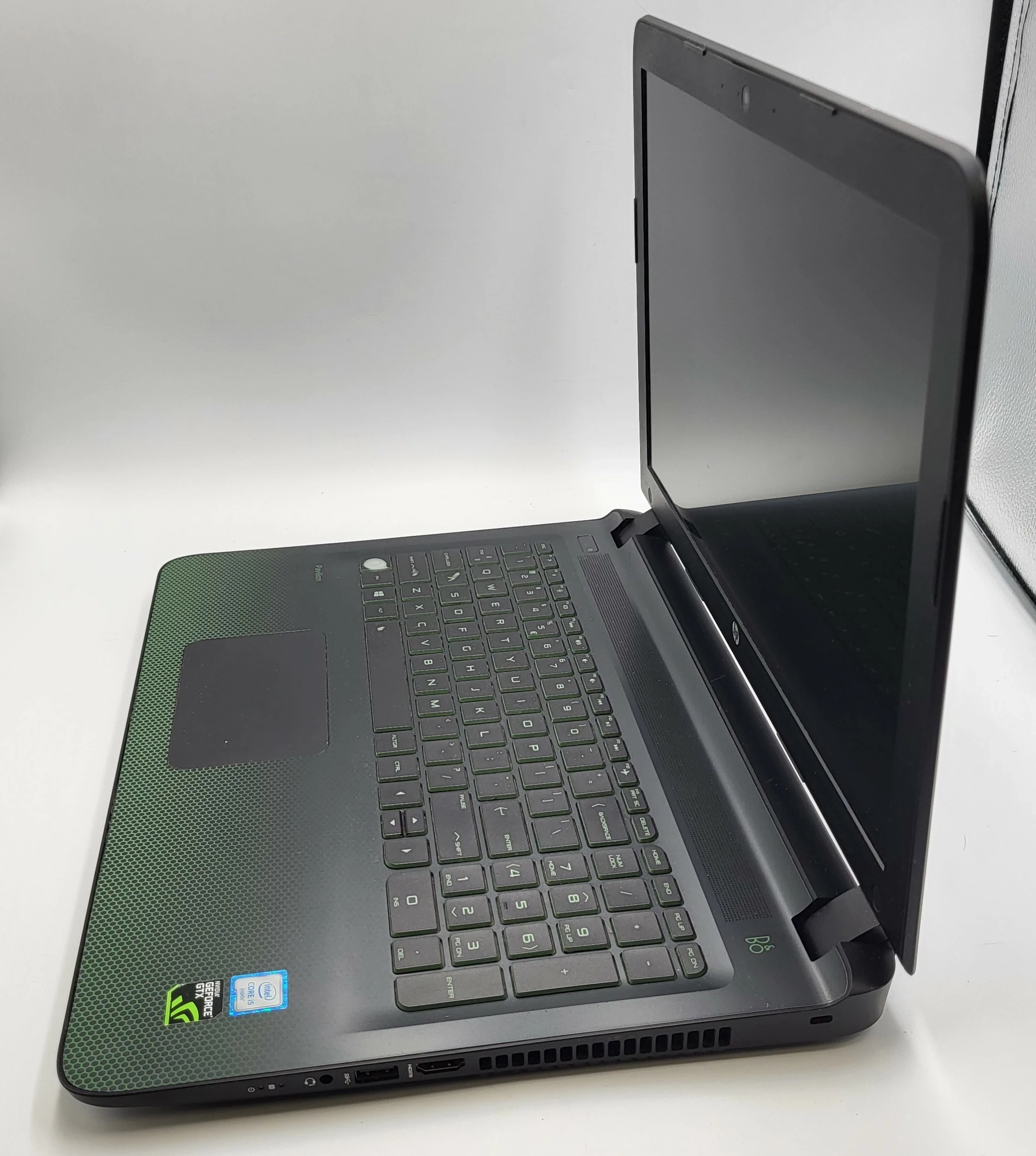 laptop-hp-pavilion-gaming-156-i5-6300hq-8240gb-ssd-gtx-950m-liczba-rdzeni-procesora-4