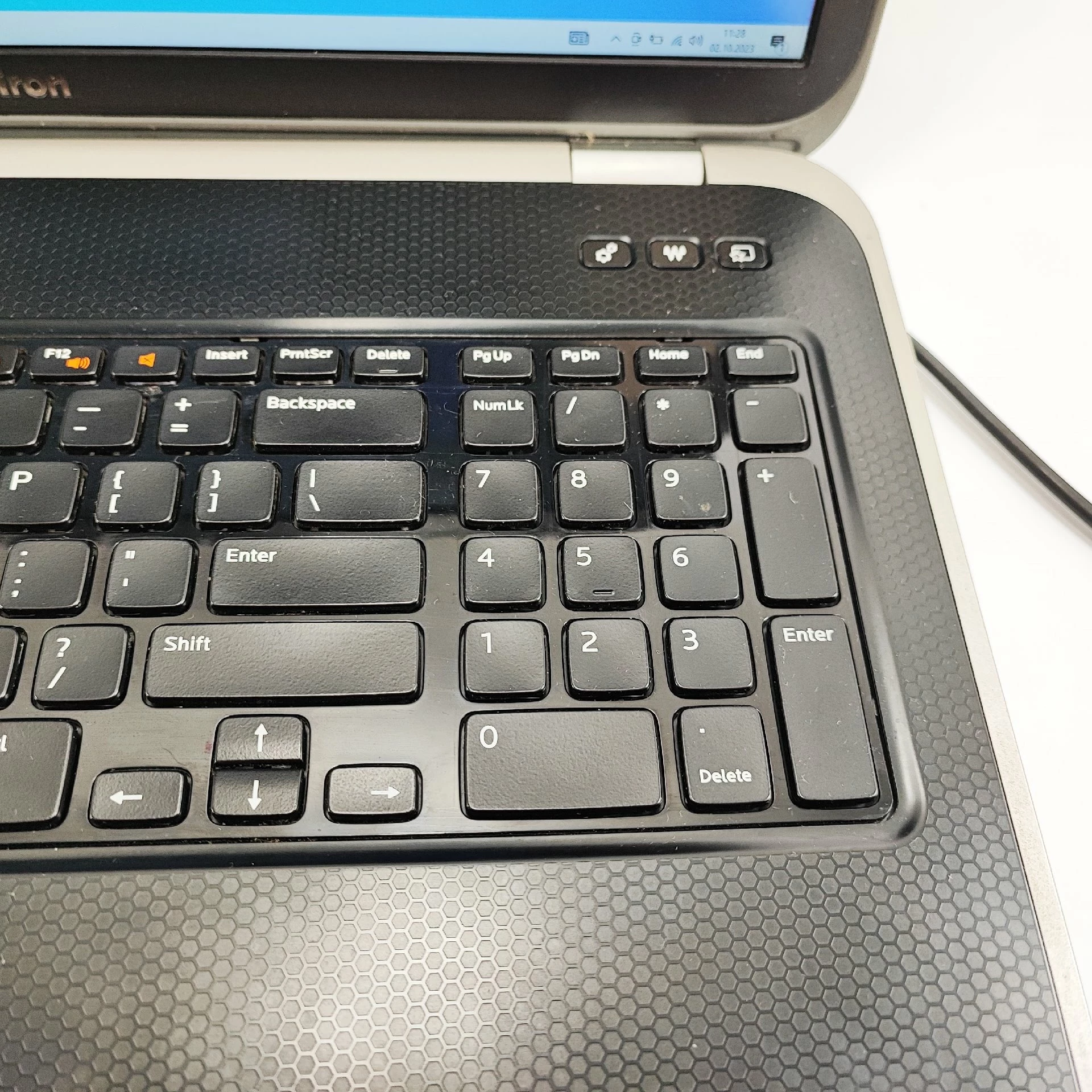 dell-inspirion-7720-i7-16-gb-ram-1tb-hdd-128-ssd-seria-procesora-intel-core-i7