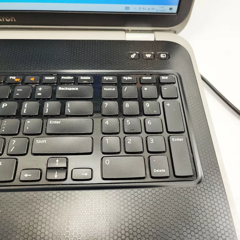 dell-inspirion-7720-i7-16-gb-ram-1tb-hdd-128-ssd-seria-procesora-intel-core-i7