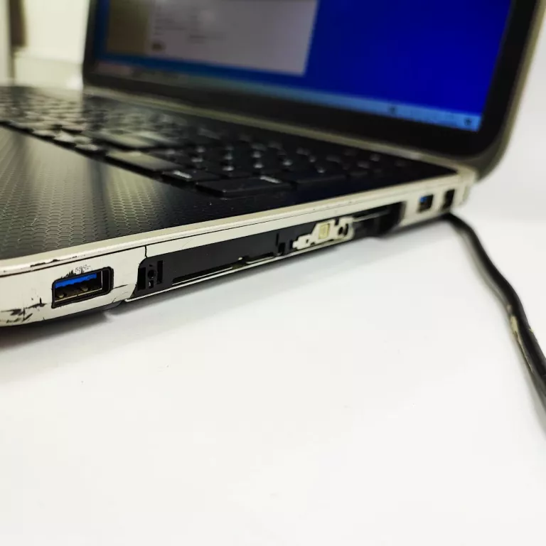 DELL INSPIRION 7720 I7 16 GB RAM 1TB HDD 128 SSD