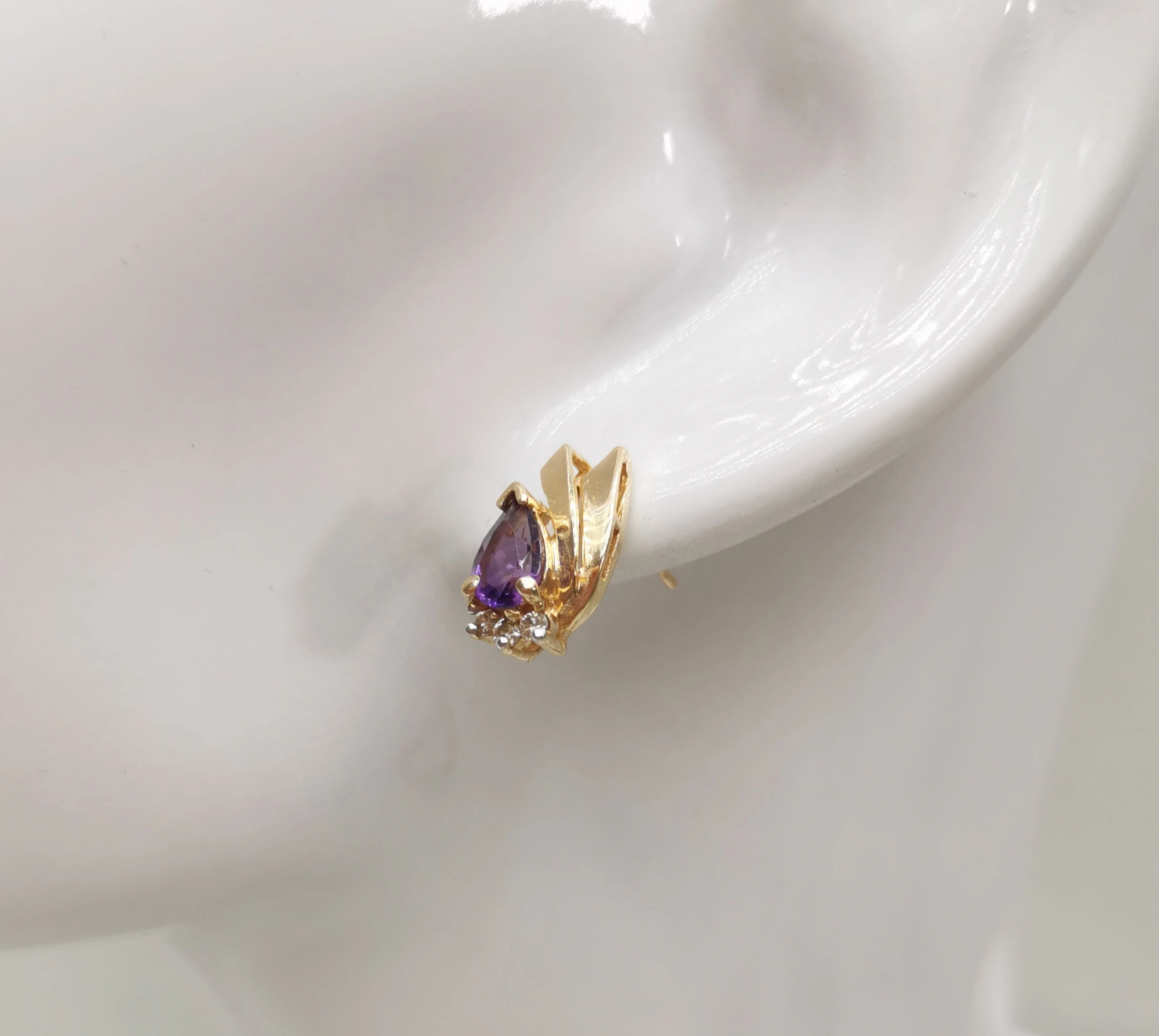 zlote-kolczyki-z-fioletowym-oczkiem-335g585-stan-uzywany