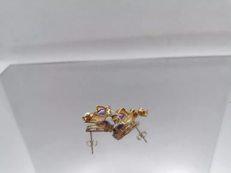 zlote-kolczyki-z-fioletowym-oczkiem-335g585-motyw-brak