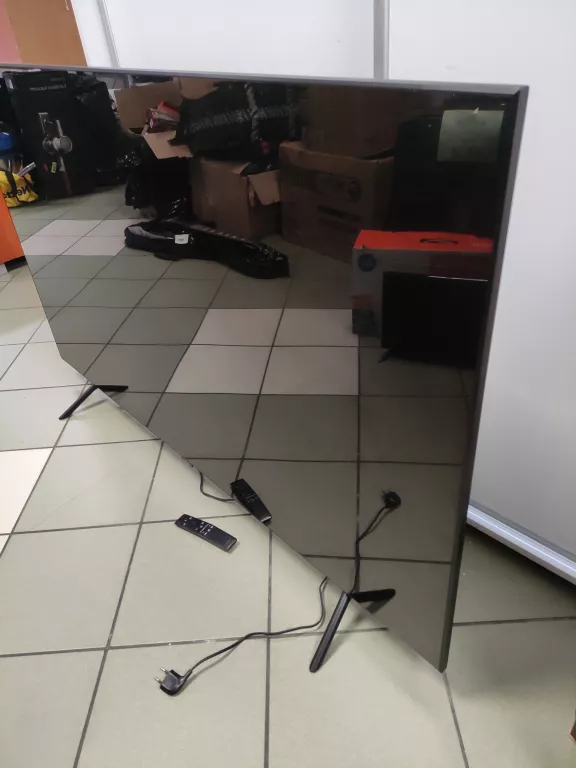 telewizor-samsung-qe65q70rat-pilot-kabel-typ-telewizora-qled