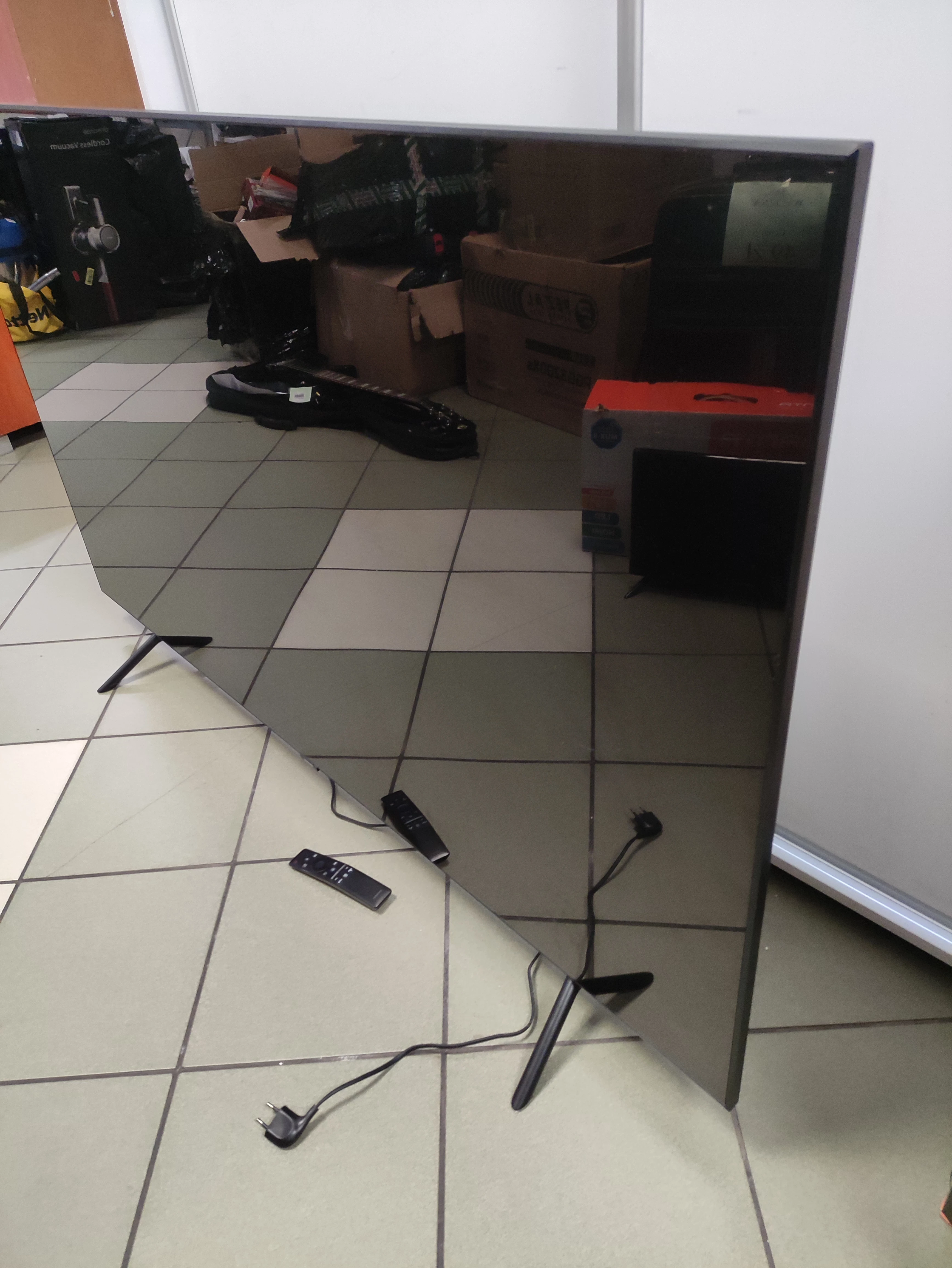 telewizor-samsung-qe65q70rat-pilot-kabel-typ-telewizora-qled