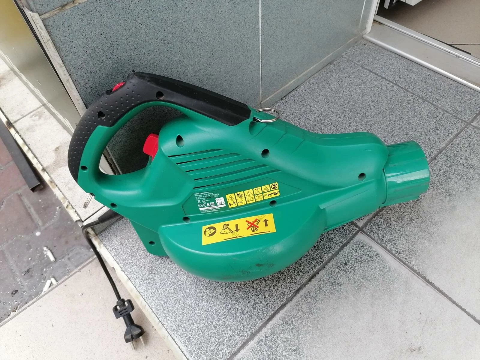 dmuchawa-do-lisci-bosch-als30-3000-wpudelko-zasilanie-elektryczne