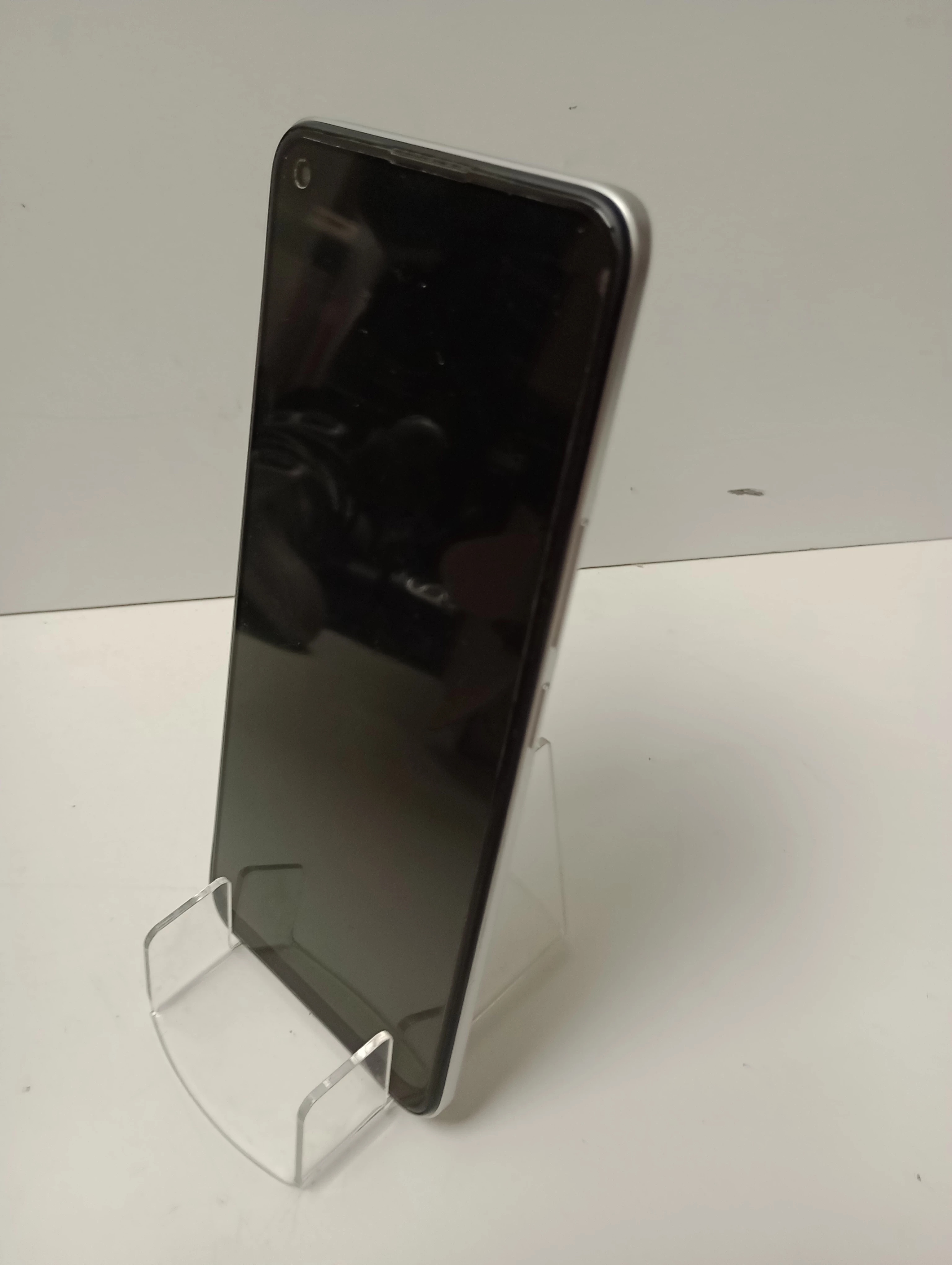 telefon-realme-8-typ-smartfon