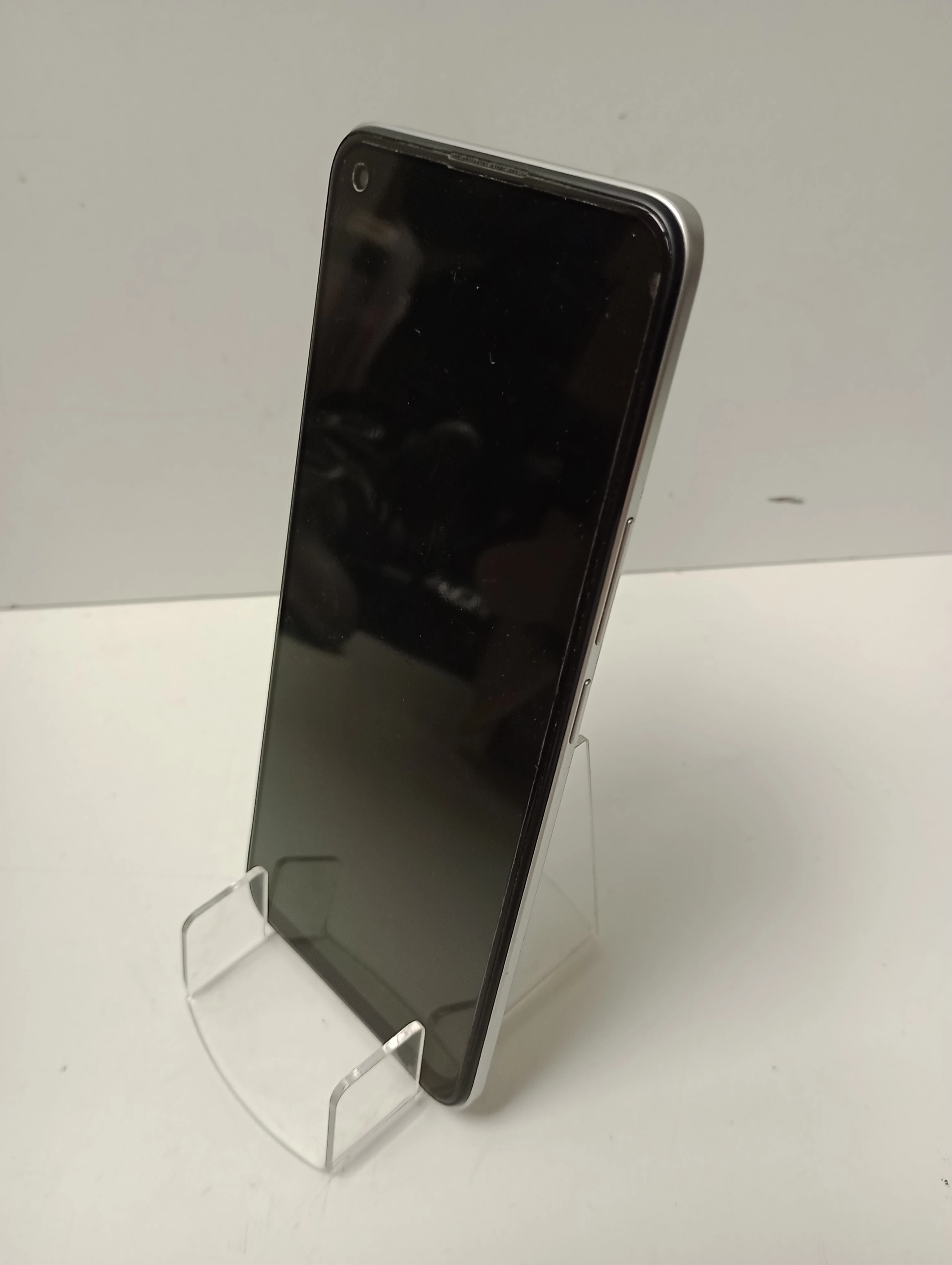 telefon-realme-8-kolor-srebrny