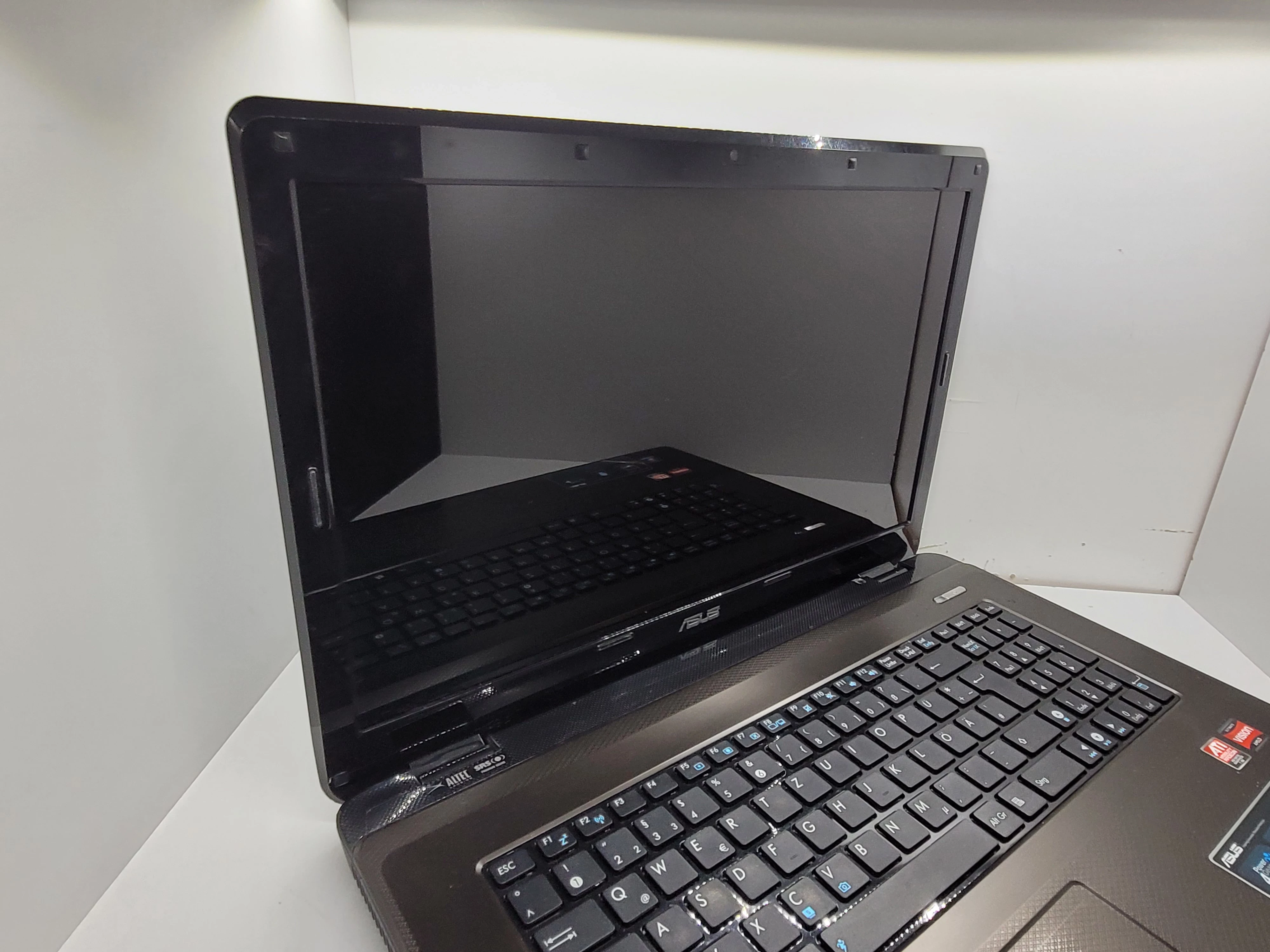 laptop-asus-x72d-series-nie-wlacza-sie-przekatna-ekranu-173