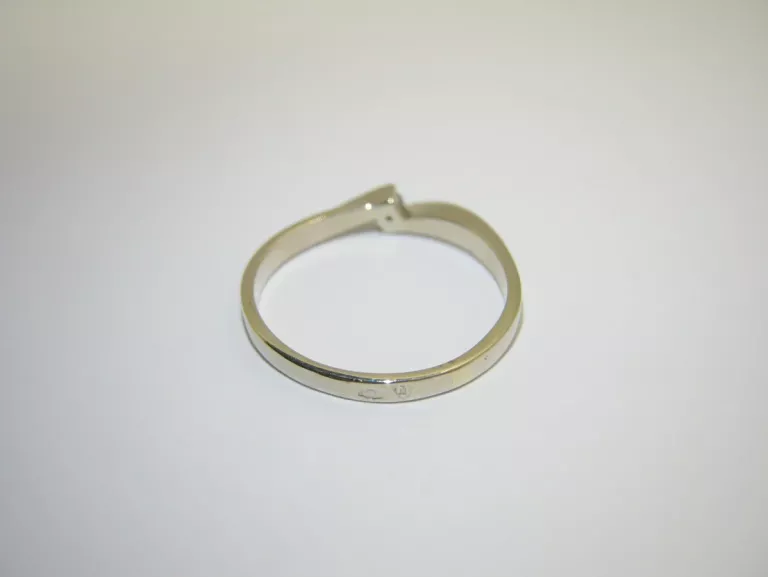 uroczy-pierscionek-z-brylantem-biale-zloto-pr-585-r-9-material-15835-2