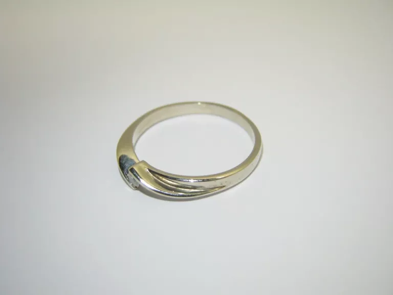 uroczy-pierscionek-z-brylantem-biale-zloto-pr-585-r-9-stan-11323-2