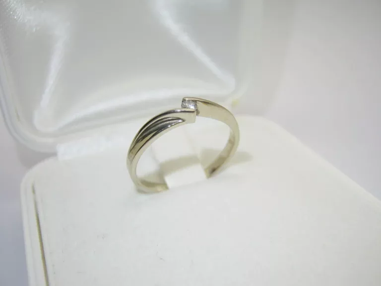 uroczy-pierscionek-z-brylantem-biale-zloto-pr-585-r-9-pilsudskiego-7-tarnowskie-gory