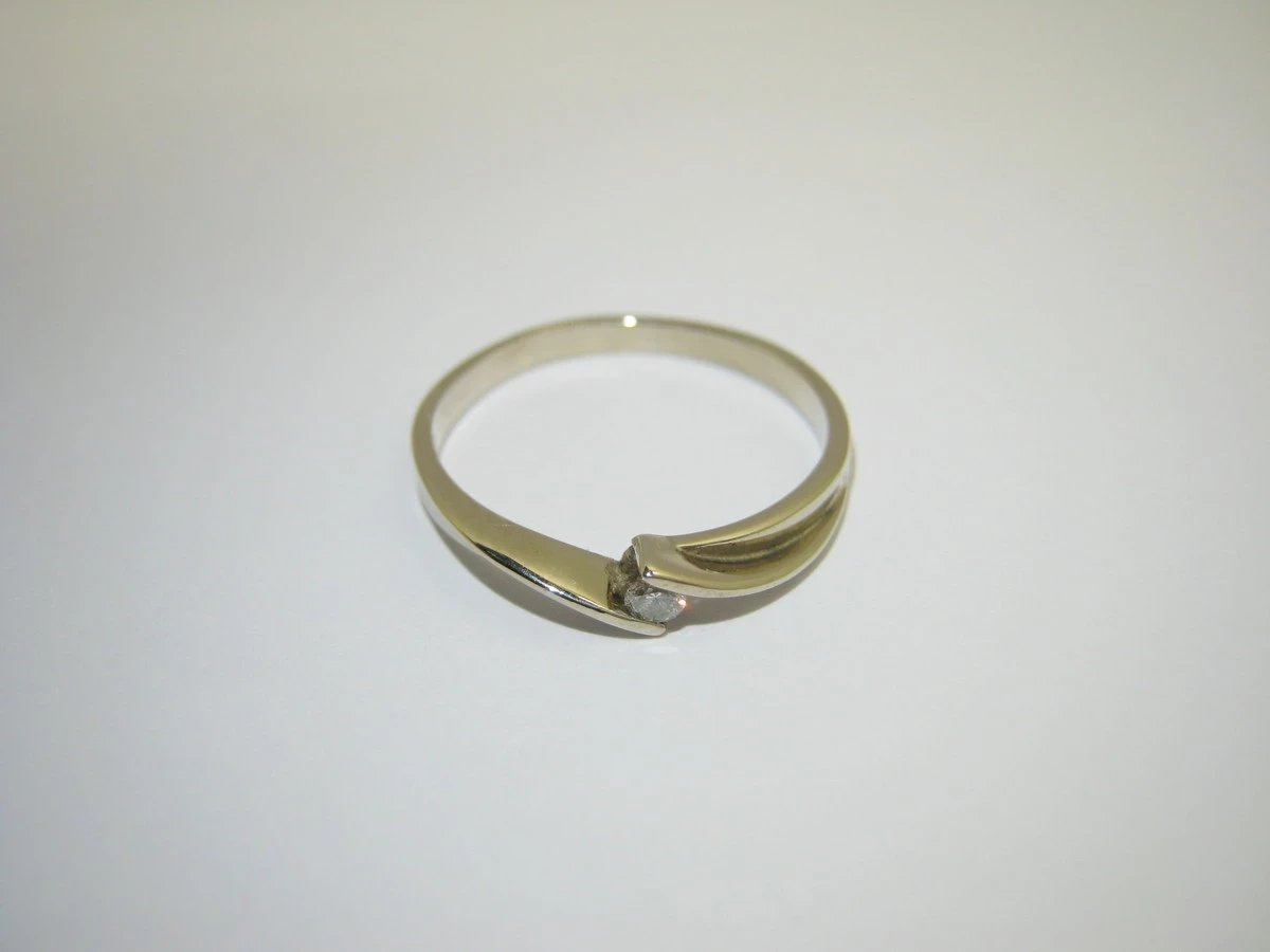 uroczy-pierscionek-z-brylantem-biale-zloto-pr-585-r-9-ean-gtin-5903772051186