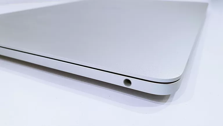 MAC BOOK PRO 13 M2 512/16 GB BARDZO ZADBANY