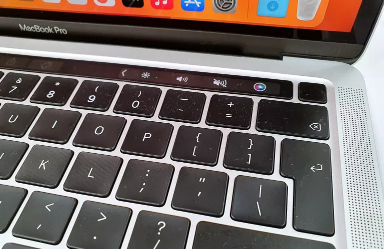MAC BOOK PRO 13 M2 512/16 GB BARDZO ZADBANY