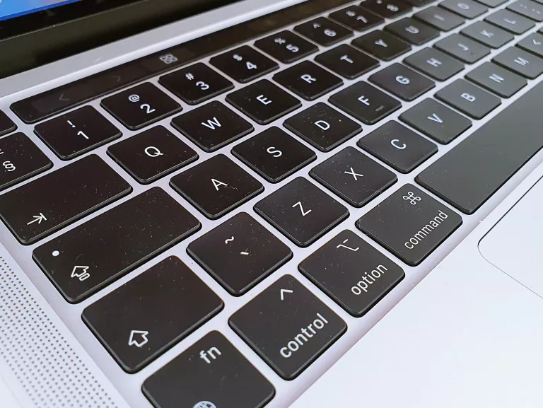 MAC BOOK PRO 13 M2 512/16 GB BARDZO ZADBANY