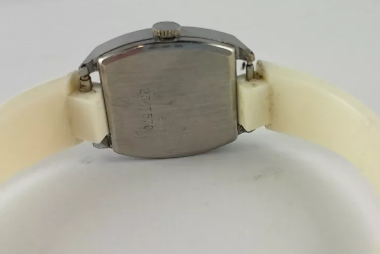 zegarek-lucz-luch-ussr-mechaniczny-rodzaj-analogowe