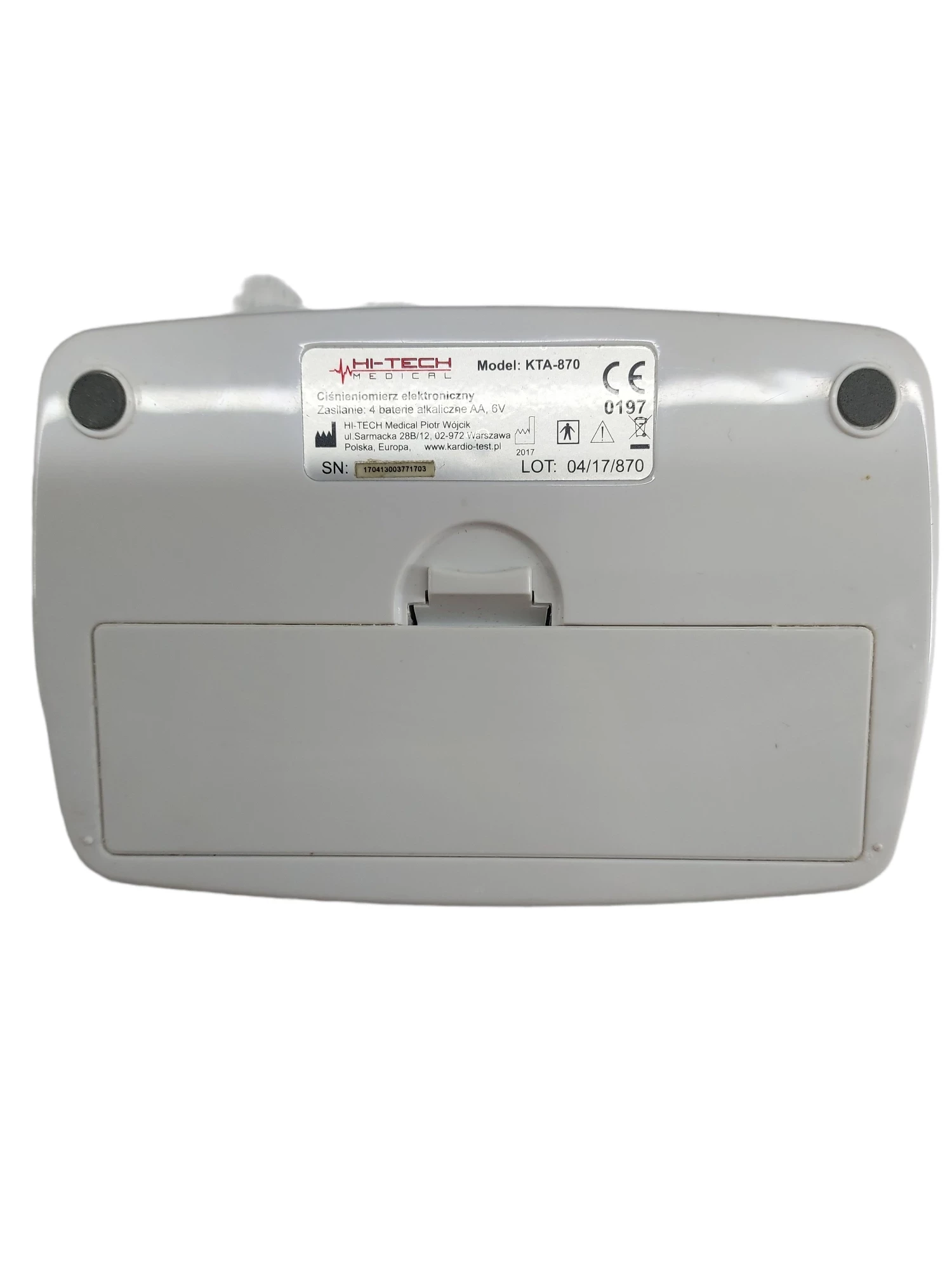 cisnieniomierz-hi-tech-kta-870-wylane-baterie-miejsce-pomiaru-ramie