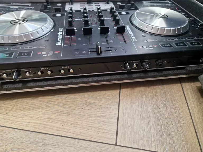 KONSOLA NUMARK NS6