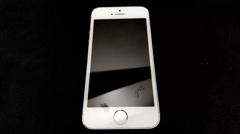 telefon-iphone-5s-bialy-uszkodzony-nie-laduje-sie-nie-wlacza-warszawska-162-lomianki