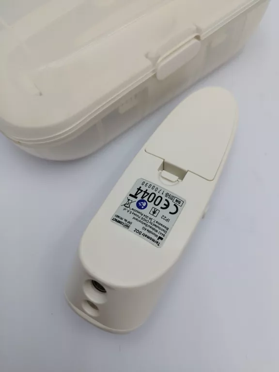 termometr-bezdotykowy-doz-pudelko-stan-uzywany