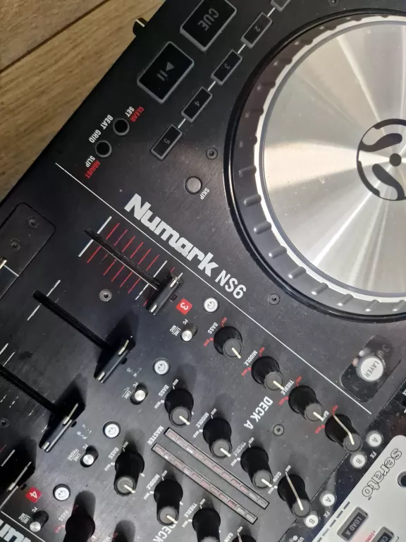 KONSOLA NUMARK NS6