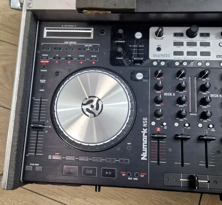 KONSOLA NUMARK NS6