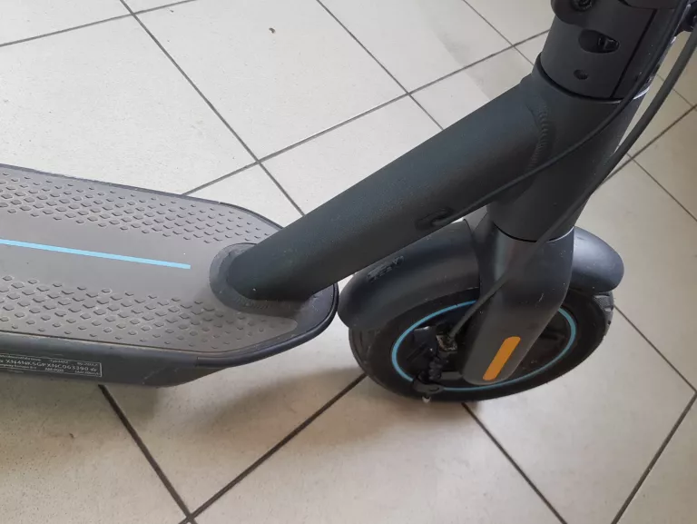 HULAJNOGA NINEBOT BY SEGWAY KICKSCOOTER MAX G30D II