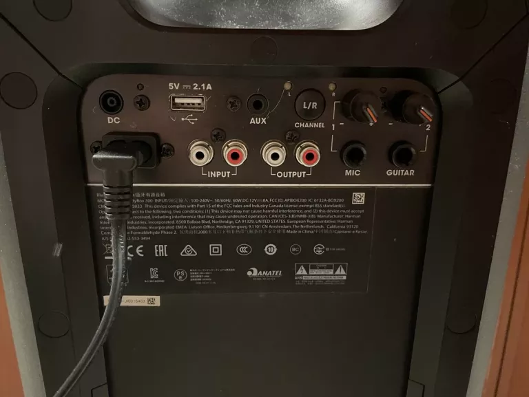 glosnik-przenosny-jbl-partybox-300-czarny-marka-jbl