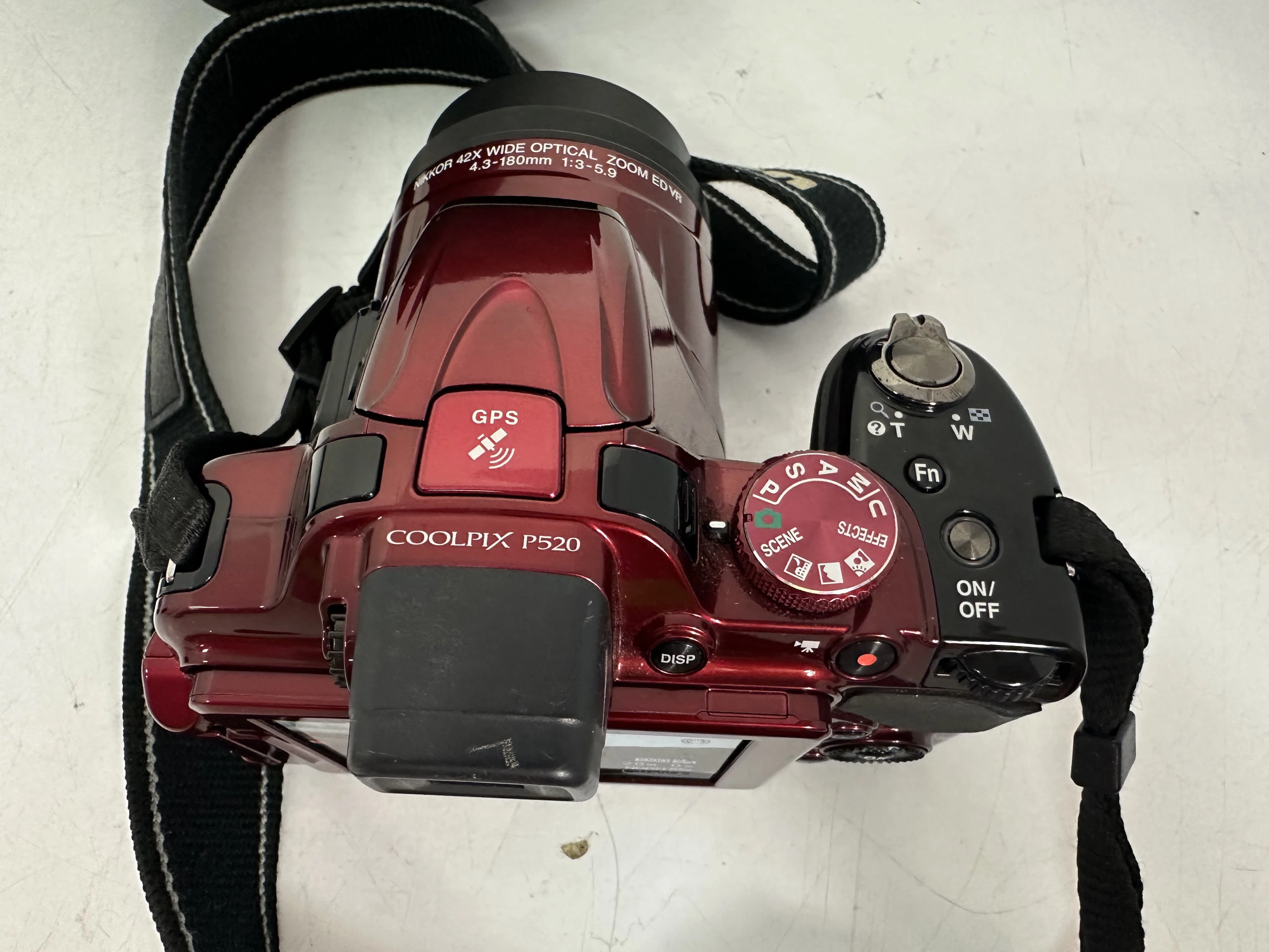 aparat-fotograficzny-nikon-coolpix-p520-model-coolpix-p520