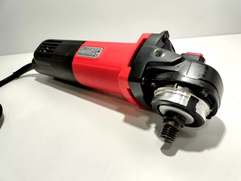 SZLIFIERKA KĄTOWA YATO YT-82101 1100W