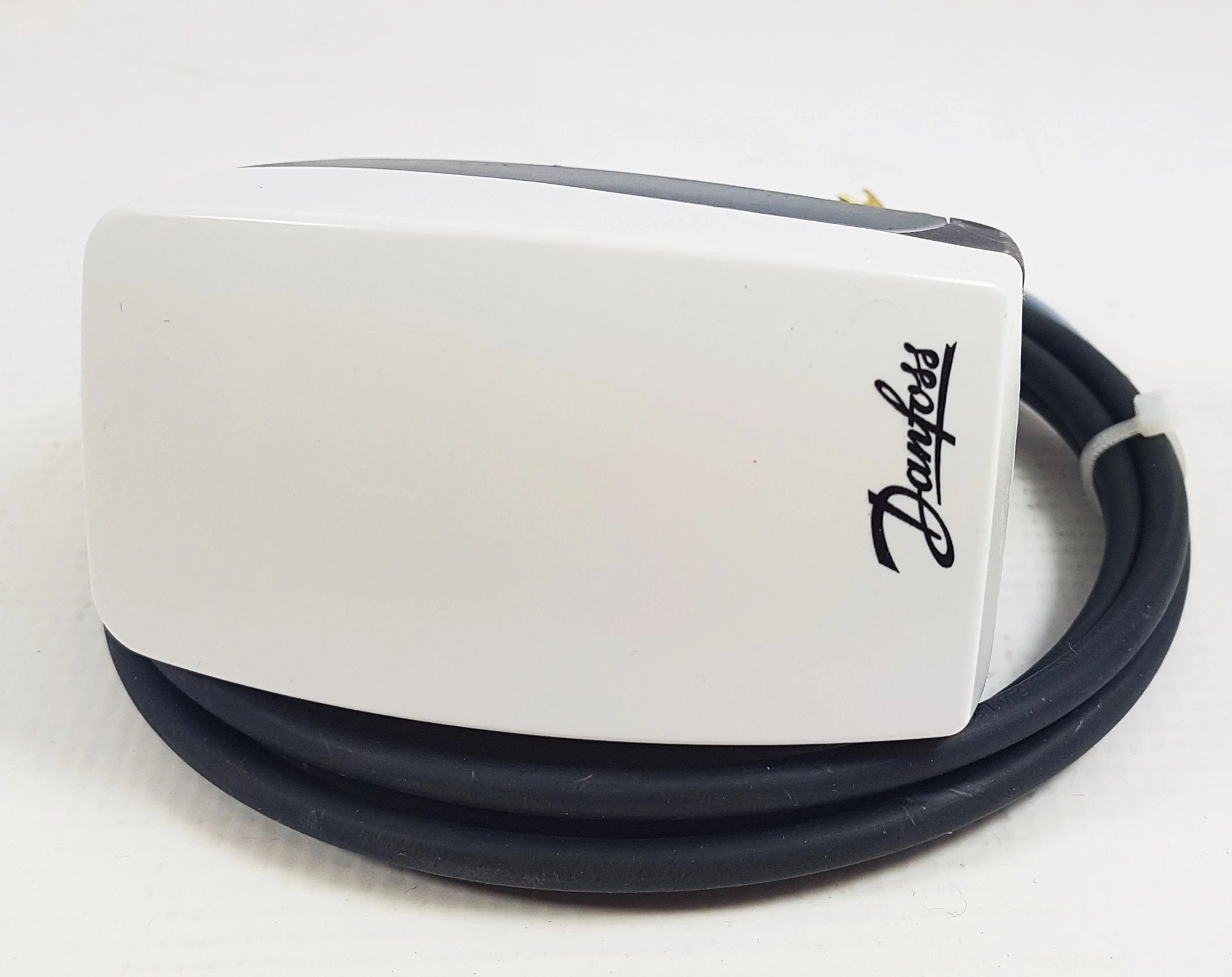 silownik-sterowany-sygnalem-danfoss-ami-140-do-zaworow-ab-qm-dn-10-32-stan-11323-2