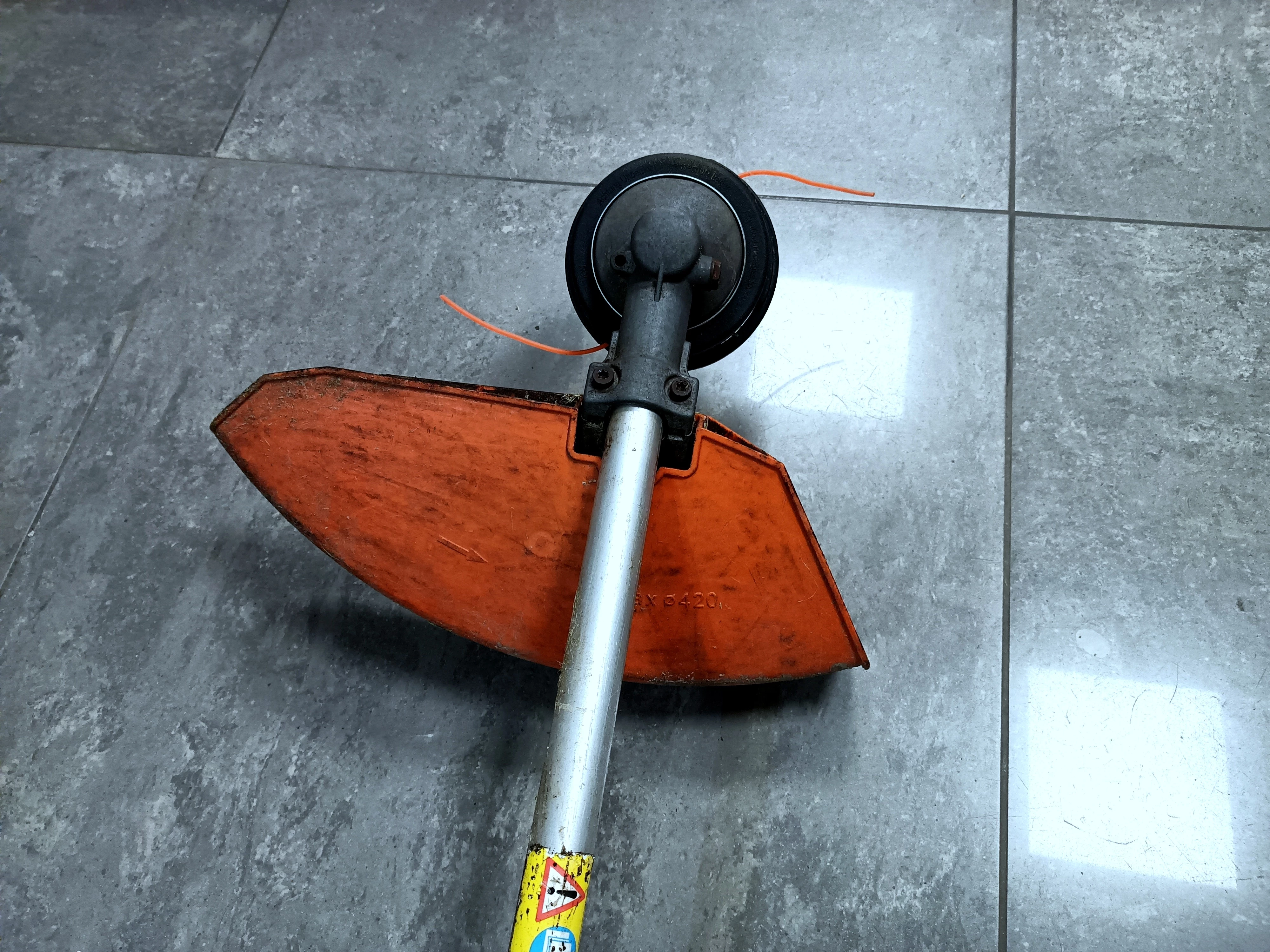 kosa-spalinowa-stihl-fs-100-odbior-osobisty-zasilanie-spalinowe