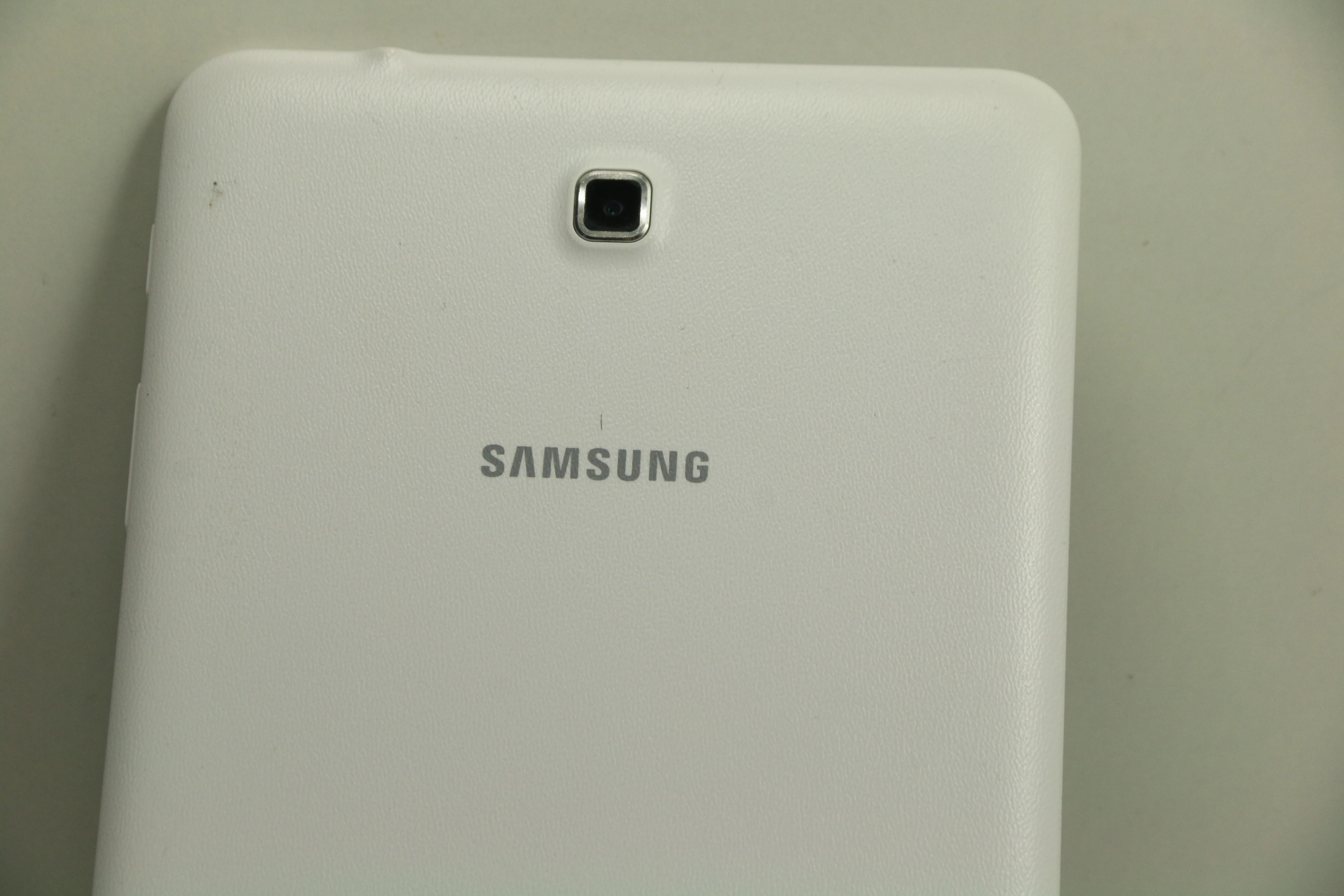 tablet-samsung-galaxy-tab-4-80-etui-kolor-bialy