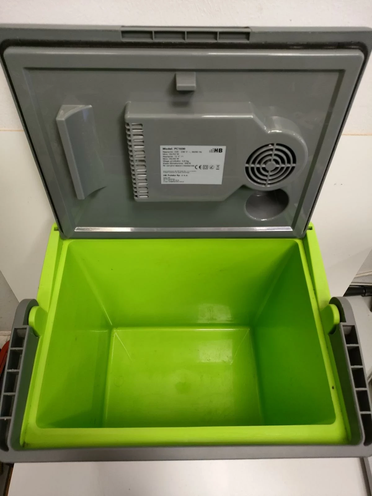 lodowka-turystyczna-do-auta-hb-pc1030-przewody-rodzaj-elektryczne