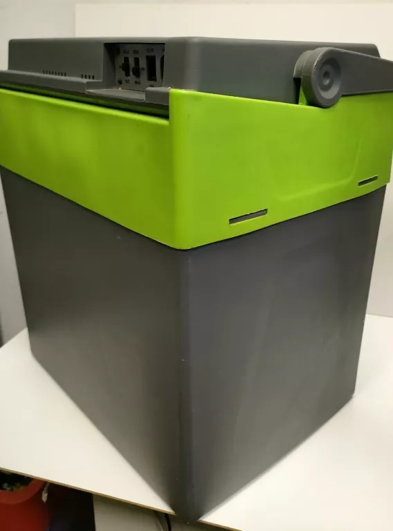 lodowka-turystyczna-do-auta-hb-pc1030-przewody-zasilanie-gniazdo-zapalniczki-samochodowej-12-v