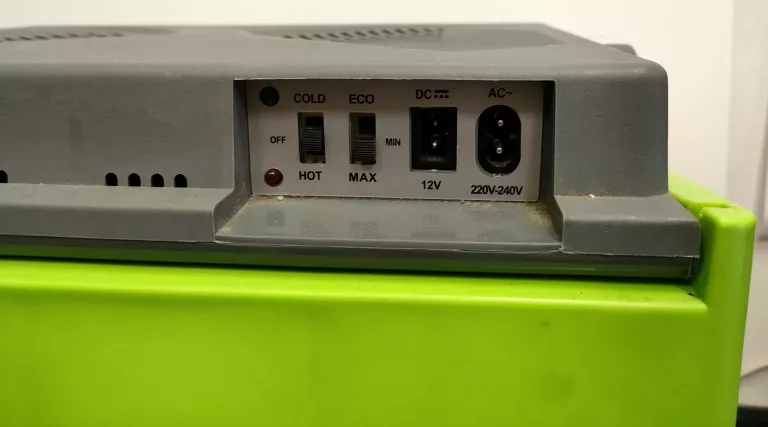 lodowka-turystyczna-do-auta-hb-pc1030-przewody-marka-hb