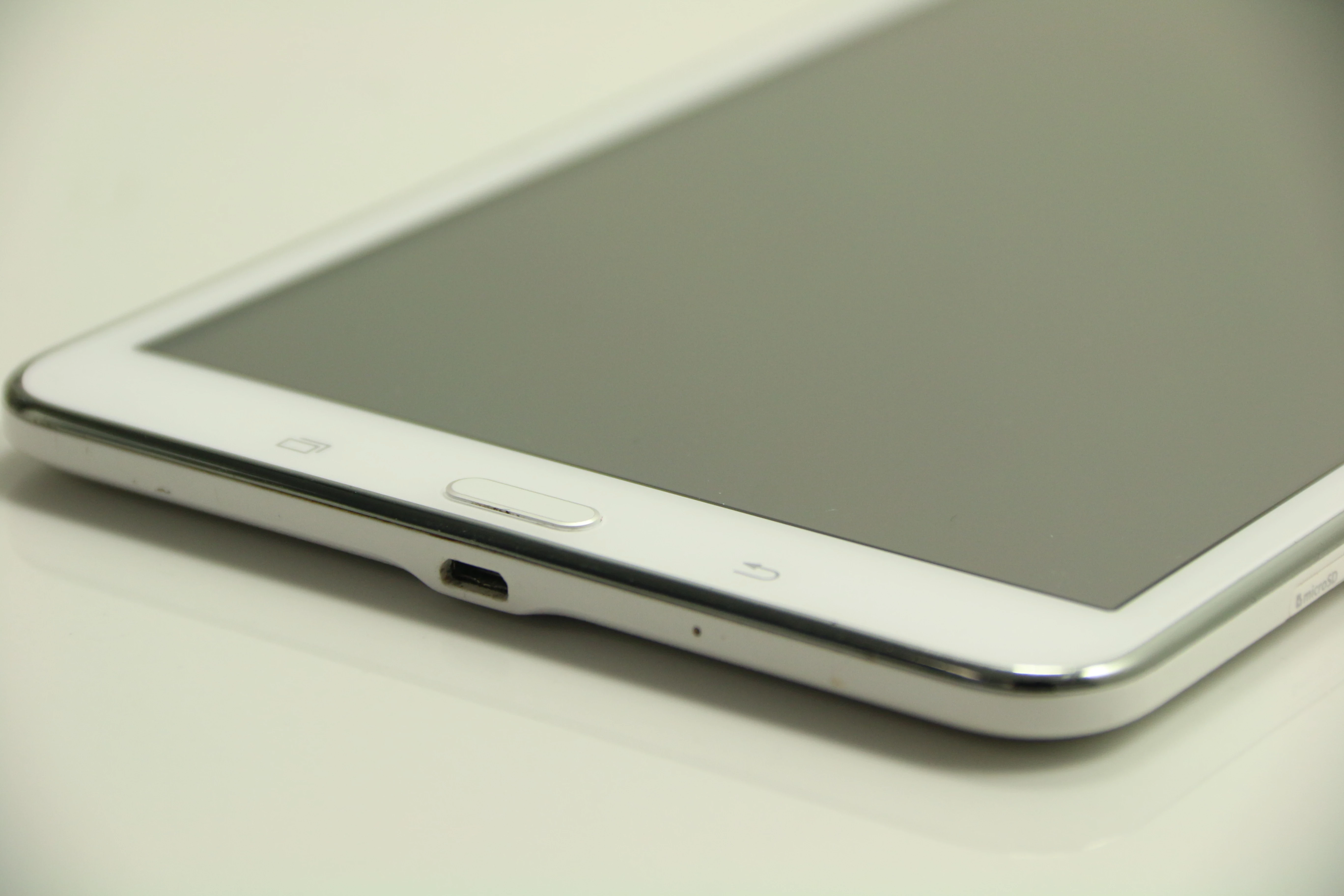 tablet-samsung-galaxy-tab-4-80-etui-transmisja-danych-4g-lte