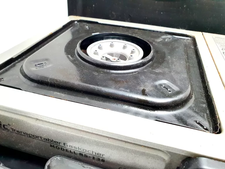 kuchanka-gazowa-turystyczna-walizka-marka-inna-marka