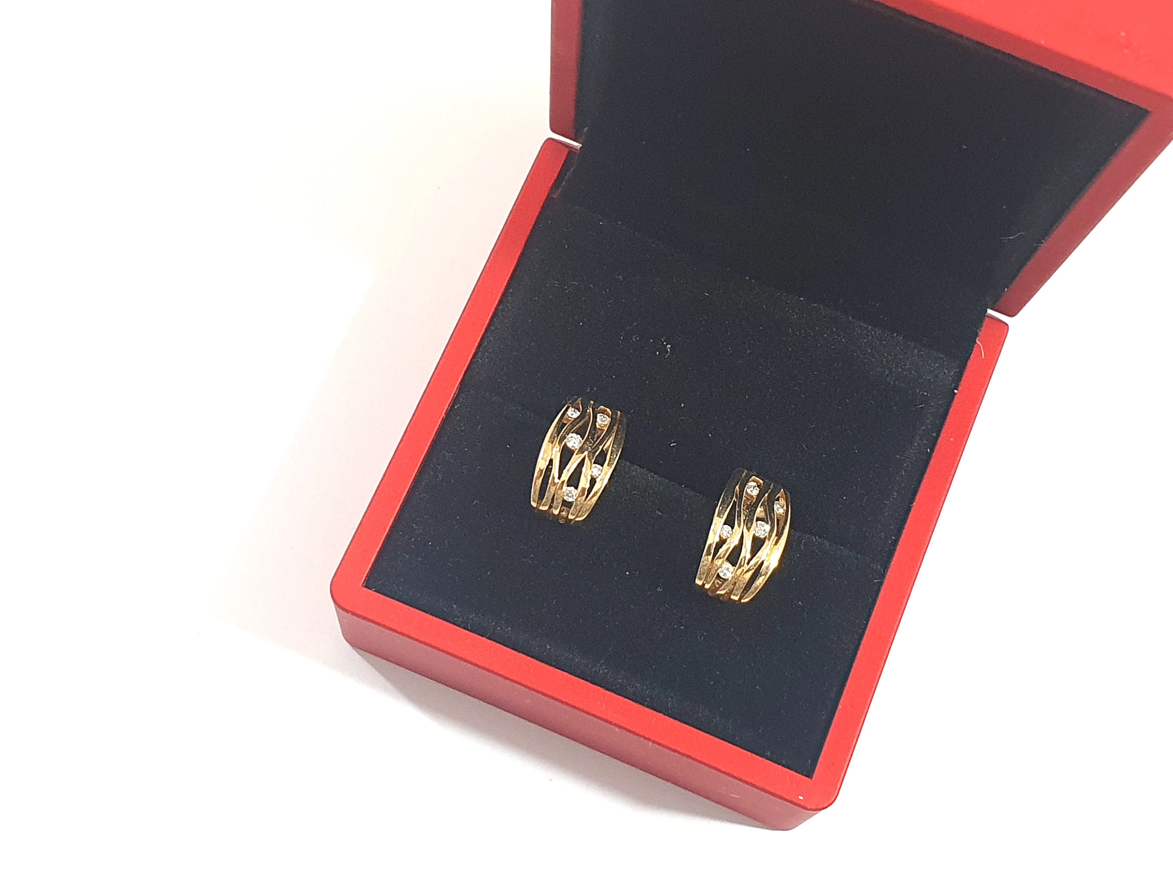 zlote-kolczyki-z-brylantami-rodzaj-klasyczne