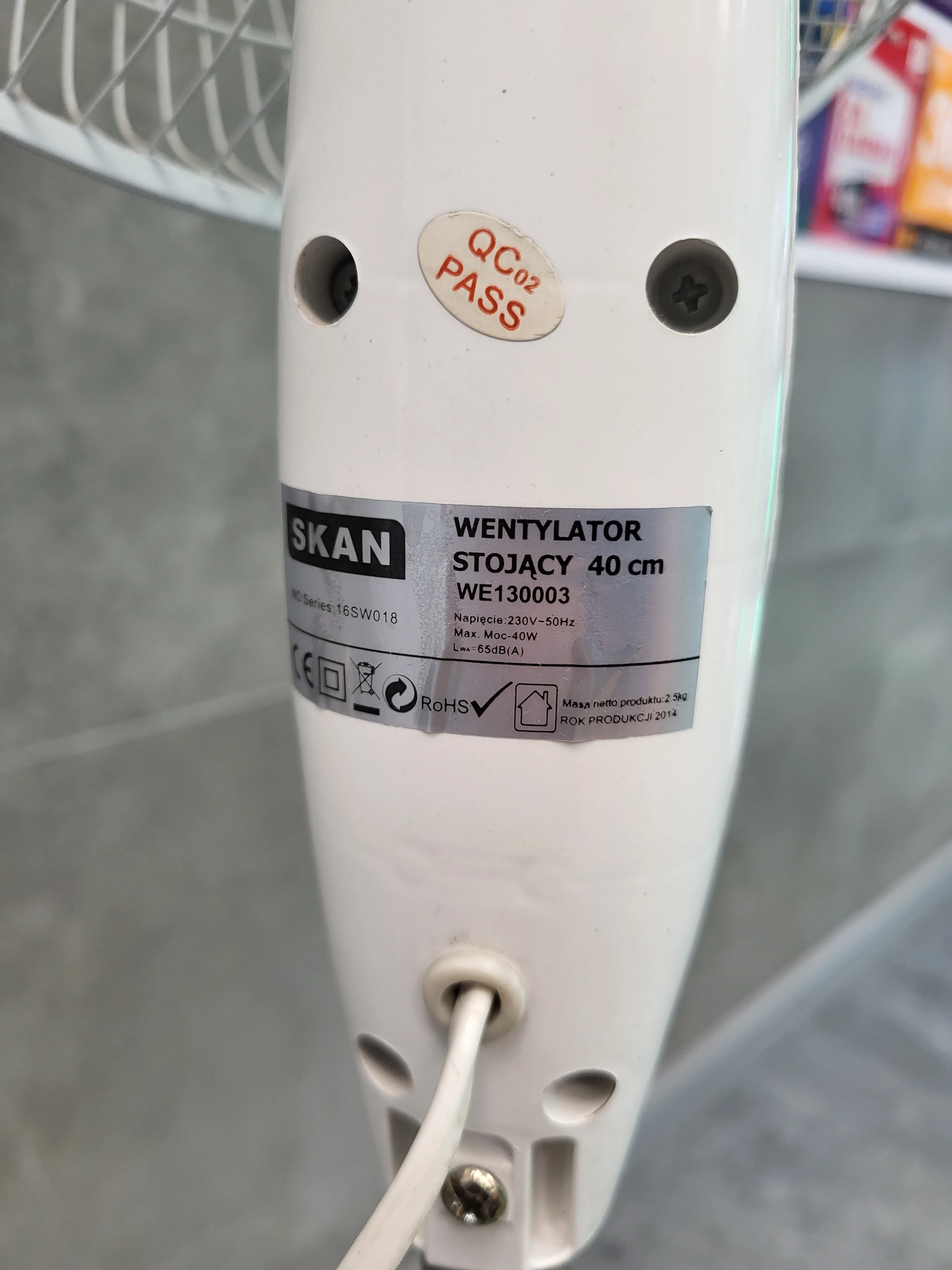 wentylator-stojacy-skan-kolor-dominujacy-bialy