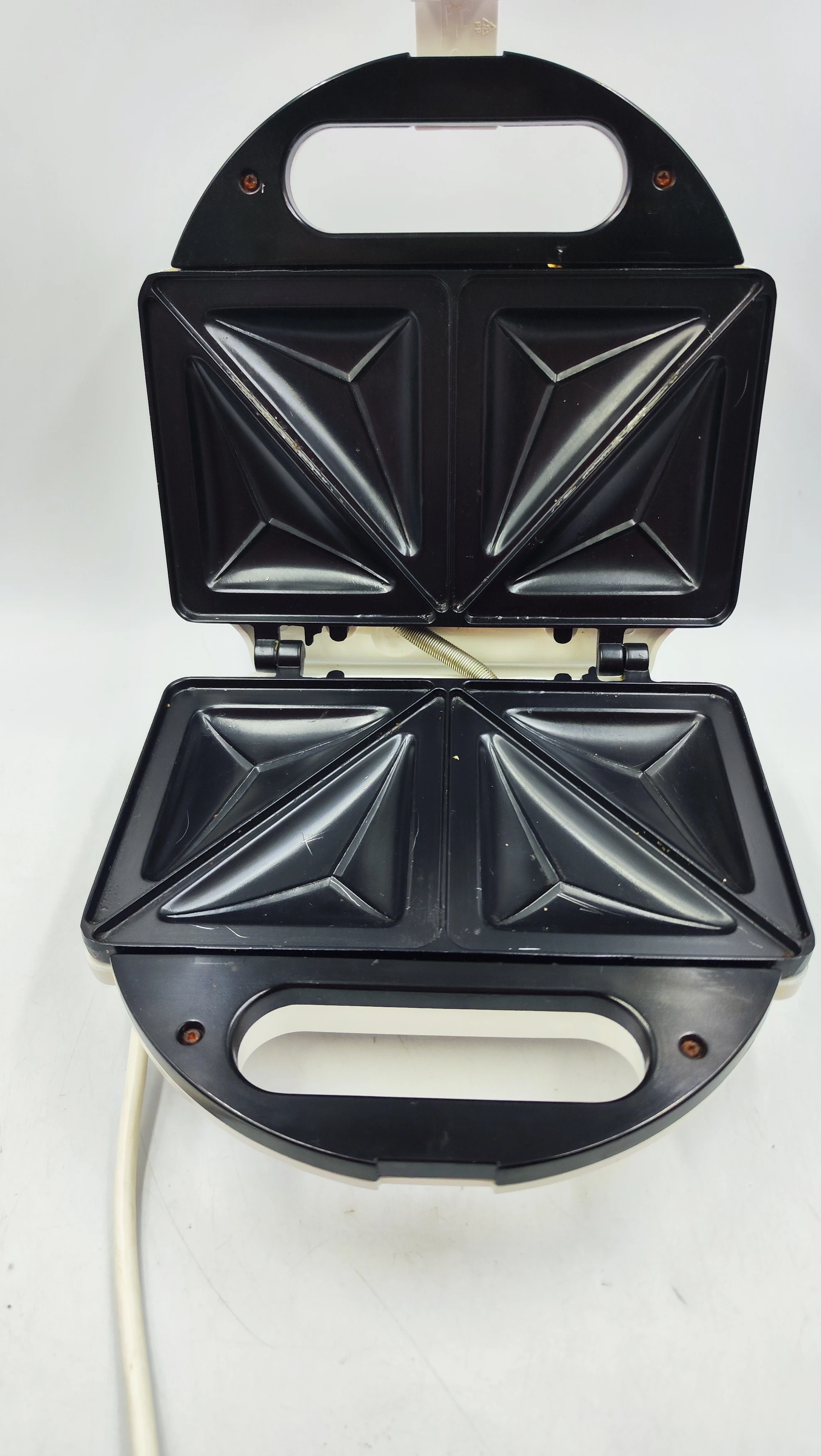 opiekacz-do-kanapek-clatronic-st-2070-marka-clatronic