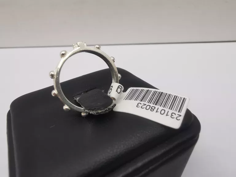 srebrny-pierscionek-20110-material-srebro