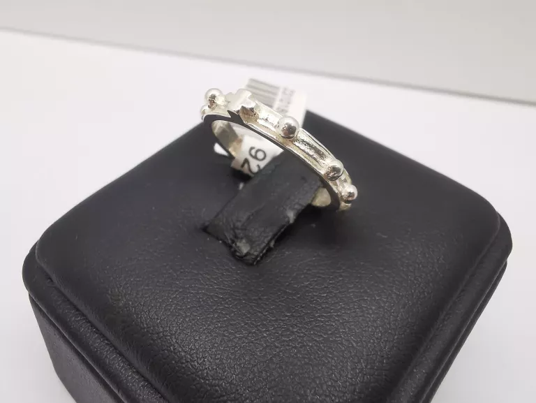 srebrny-pierscionek-20110-stan-uzywany