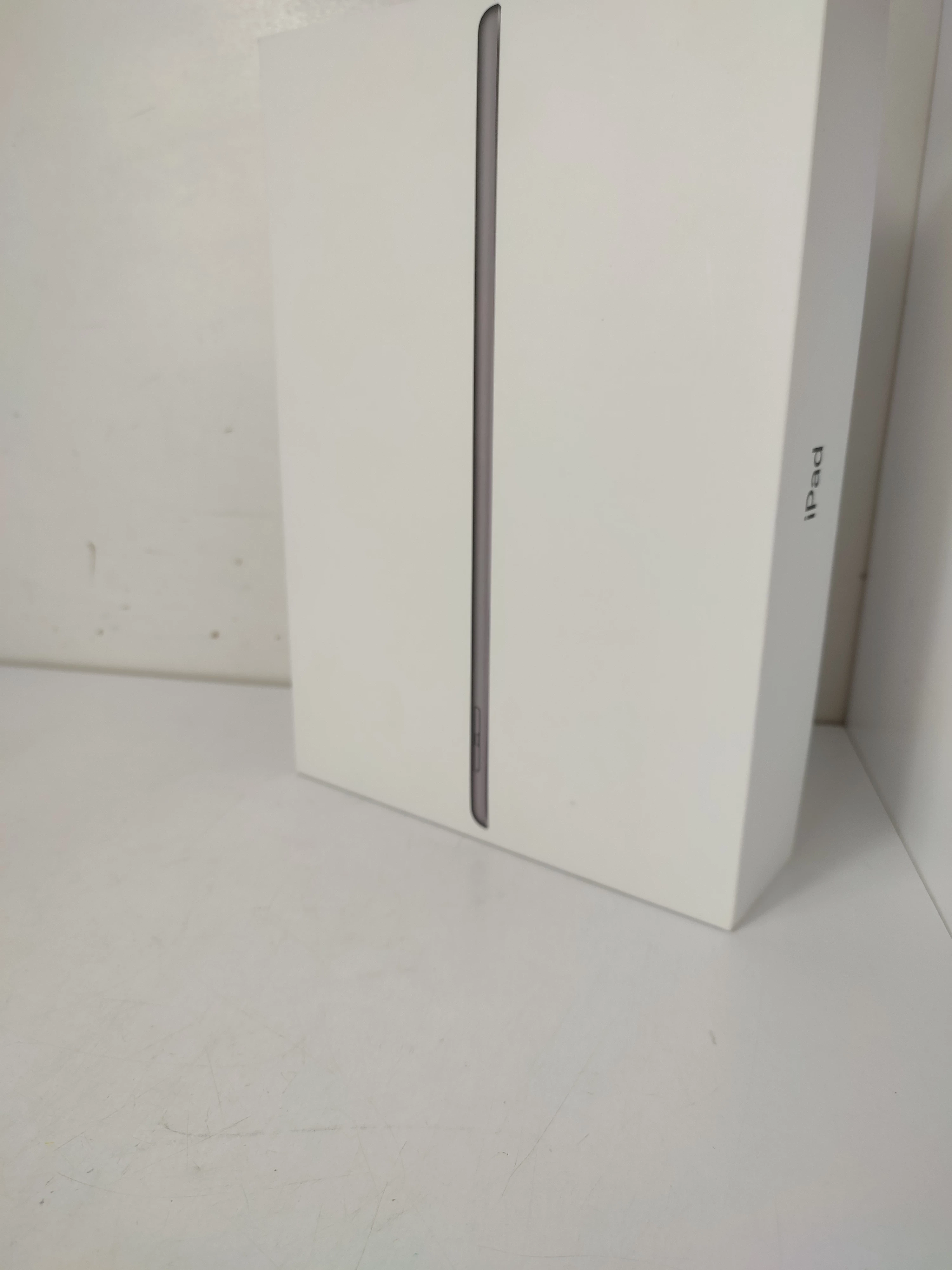 tablet-ipad-2270-8-gen-kolor-szary