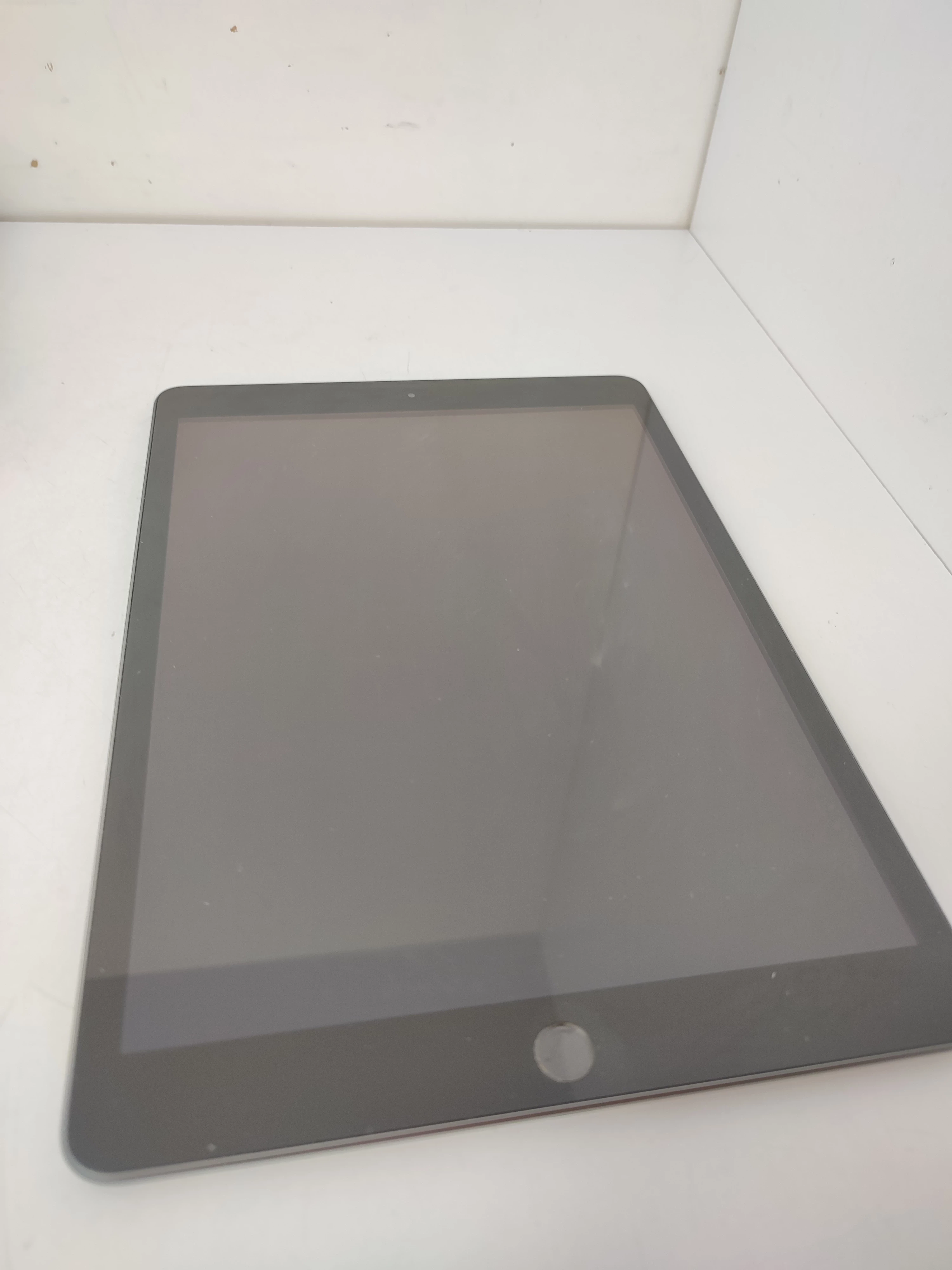 tablet-ipad-2270-8-gen-ean-gtin-190199807846