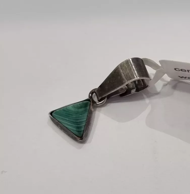 SREBRNA ZAWIESZKA KAMYK TRÓJKĄT ZIELONY 925/0,50G/1,5CM
