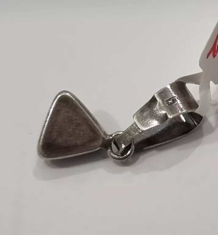 SREBRNA ZAWIESZKA KAMYK TRÓJKĄT ZIELONY 925/0,50G/1,5CM