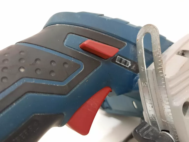 PILARKA BOSCH PROFESSIONAL GKS 10,8 V-LI