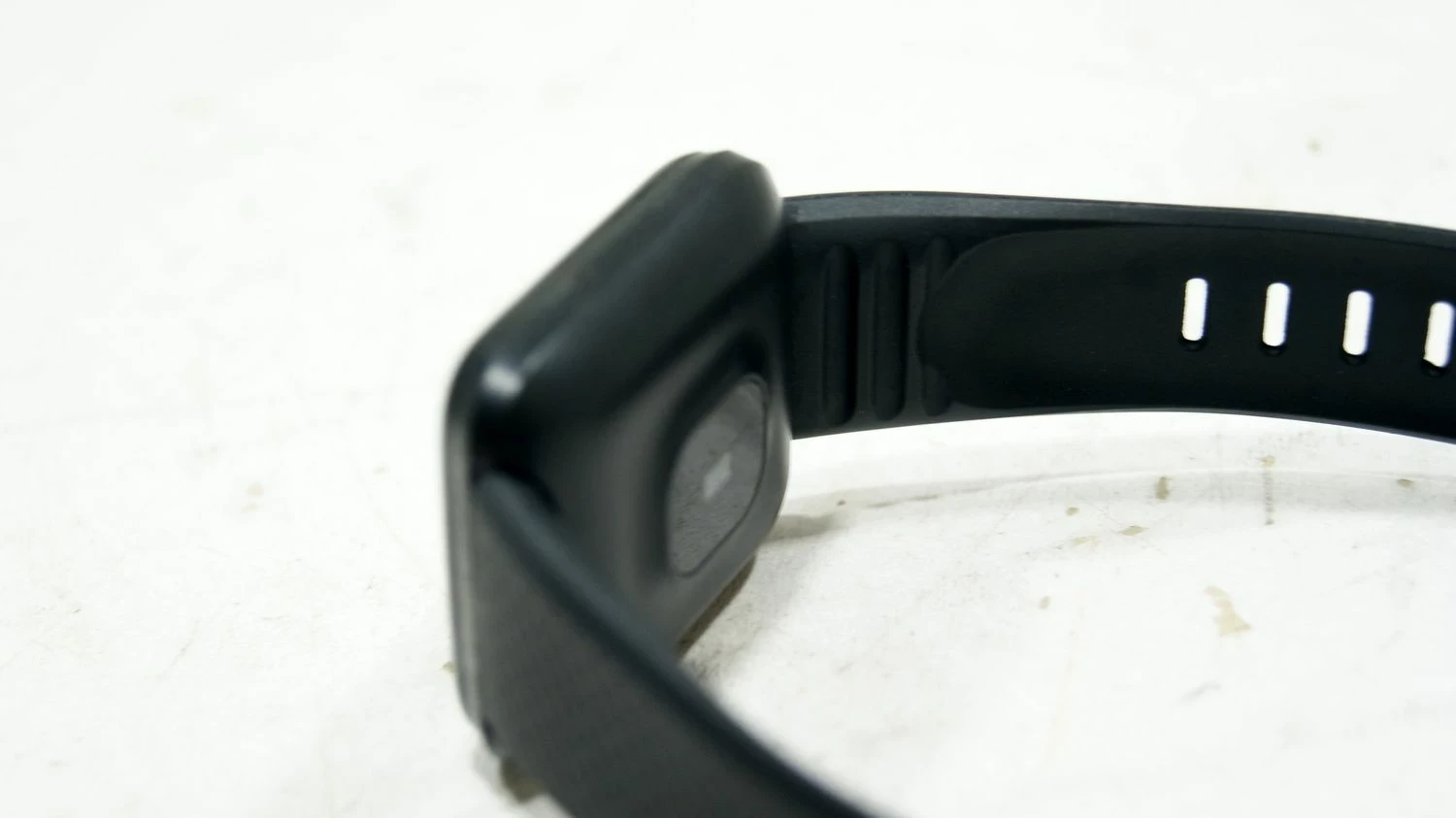 elegancki-smartwatch-lt716-ladowarka-obwod-nadgarstka