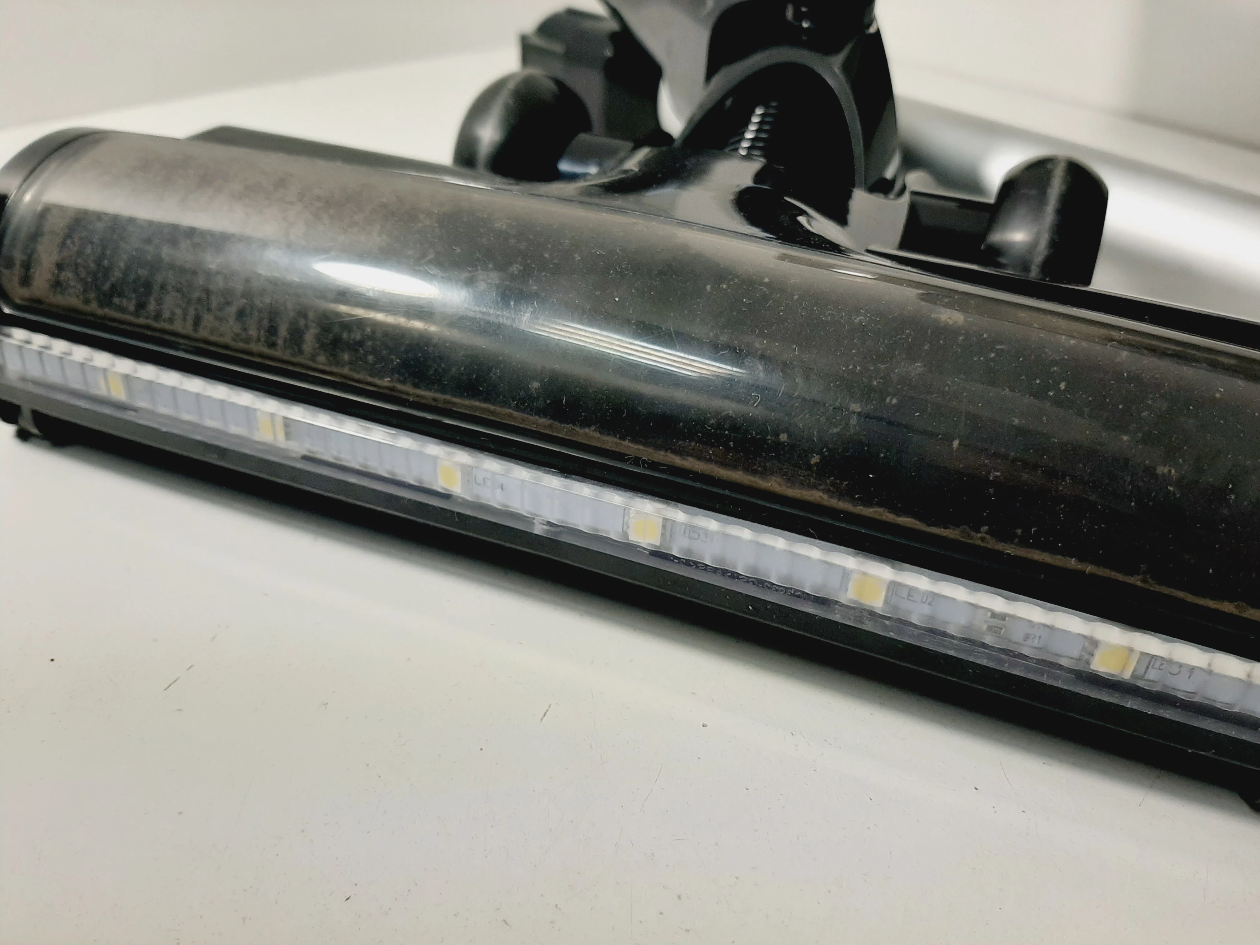 odkurzacz-pionowy-bezprzewodowy-qilive-q5660-uszkodzony-czas-ladowania-300